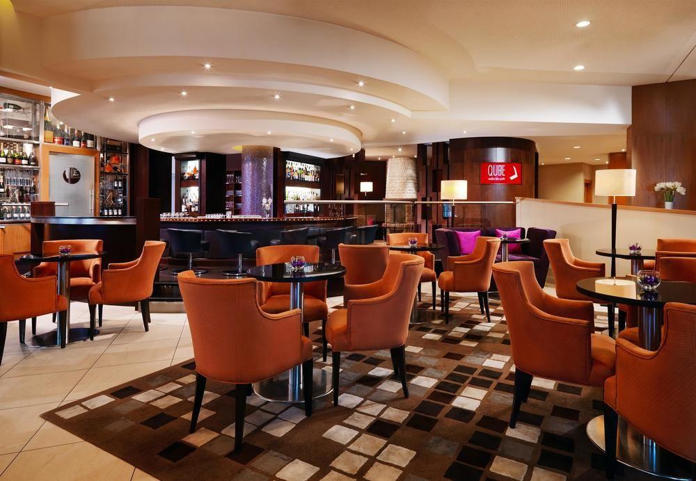 Sheraton Poznan Hotel Ngoại thất bức ảnh The bar at the hotel