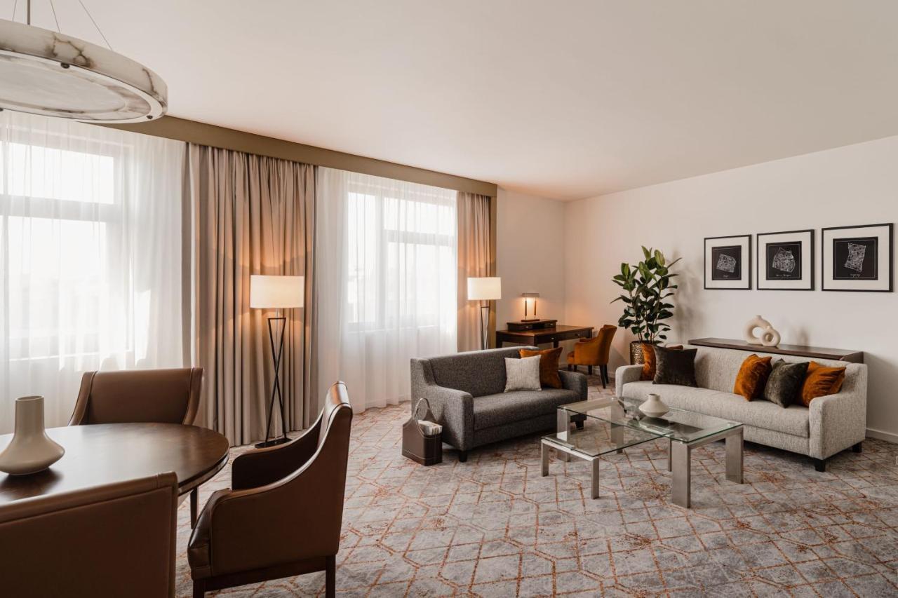 Sheraton Poznan Hotel Ngoại thất bức ảnh Suite