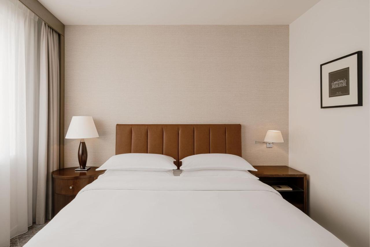 Sheraton Poznan Hotel Ngoại thất bức ảnh A bedroom at the hotel