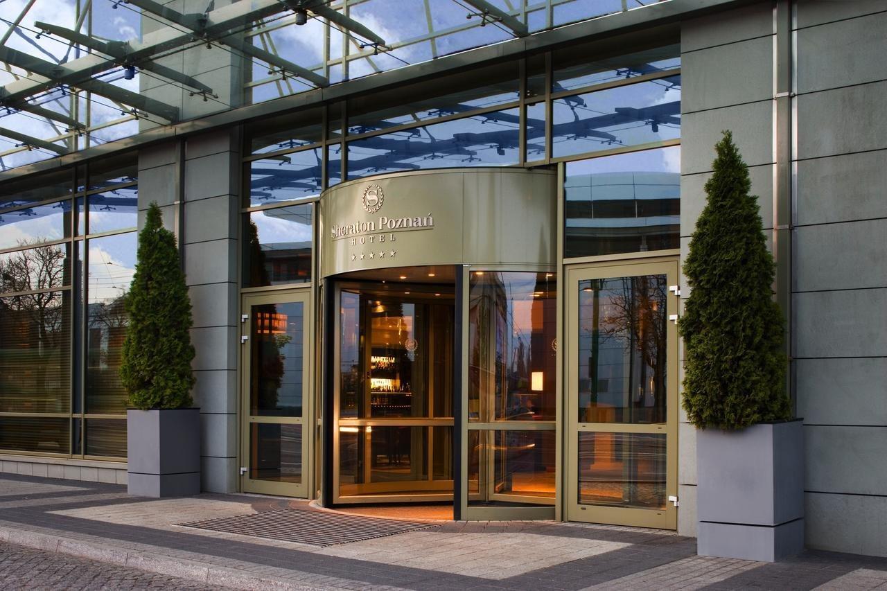 Sheraton Poznan Hotel Ngoại thất bức ảnh Entrance to the hotel