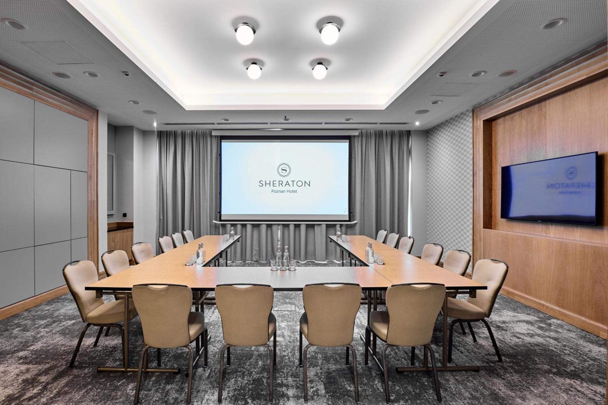 Sheraton Poznan Hotel Ngoại thất bức ảnh A meeting room at Sheraton New York