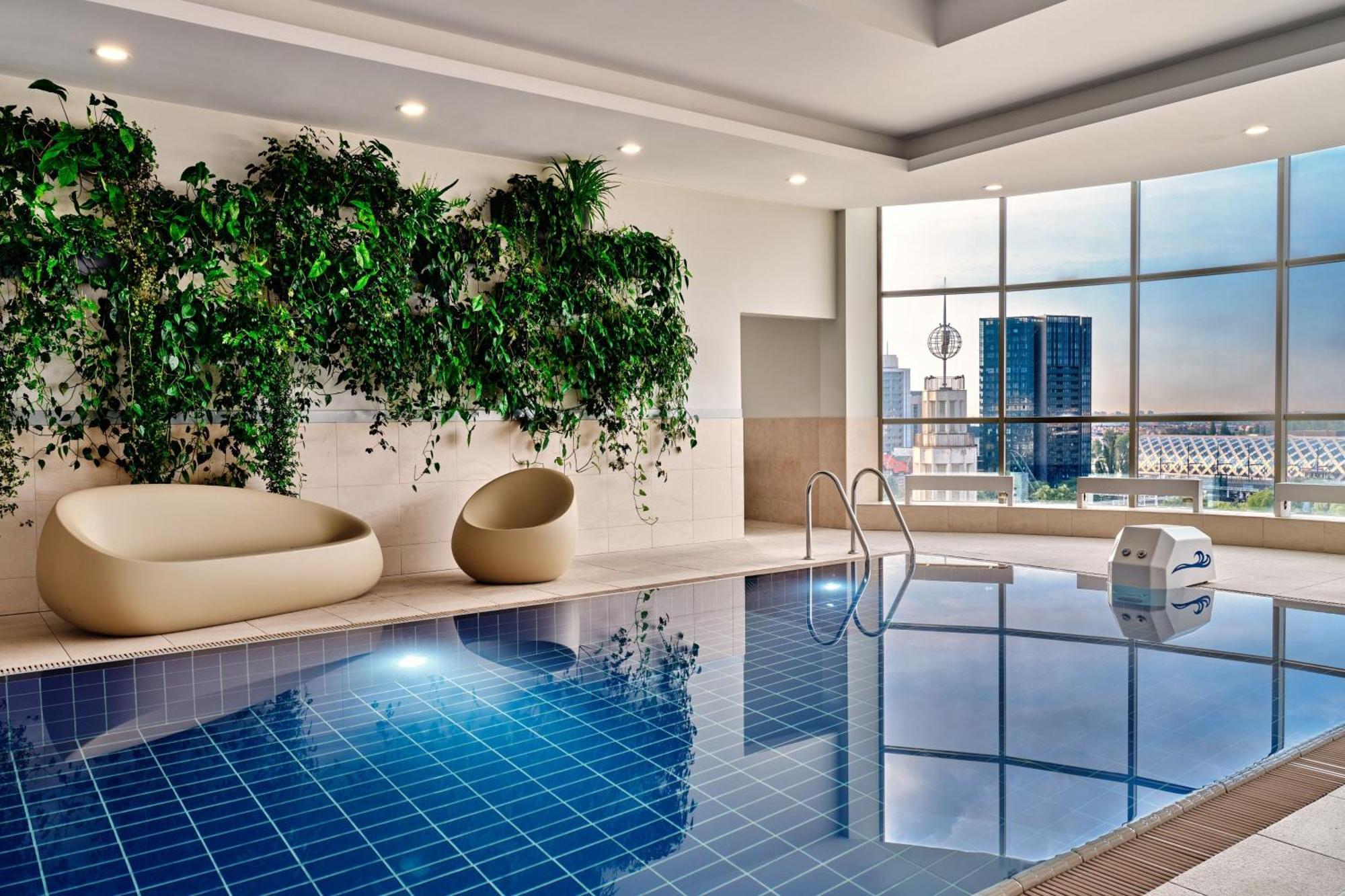 Sheraton Poznan Hotel Ngoại thất bức ảnh The pool at the 101st floor