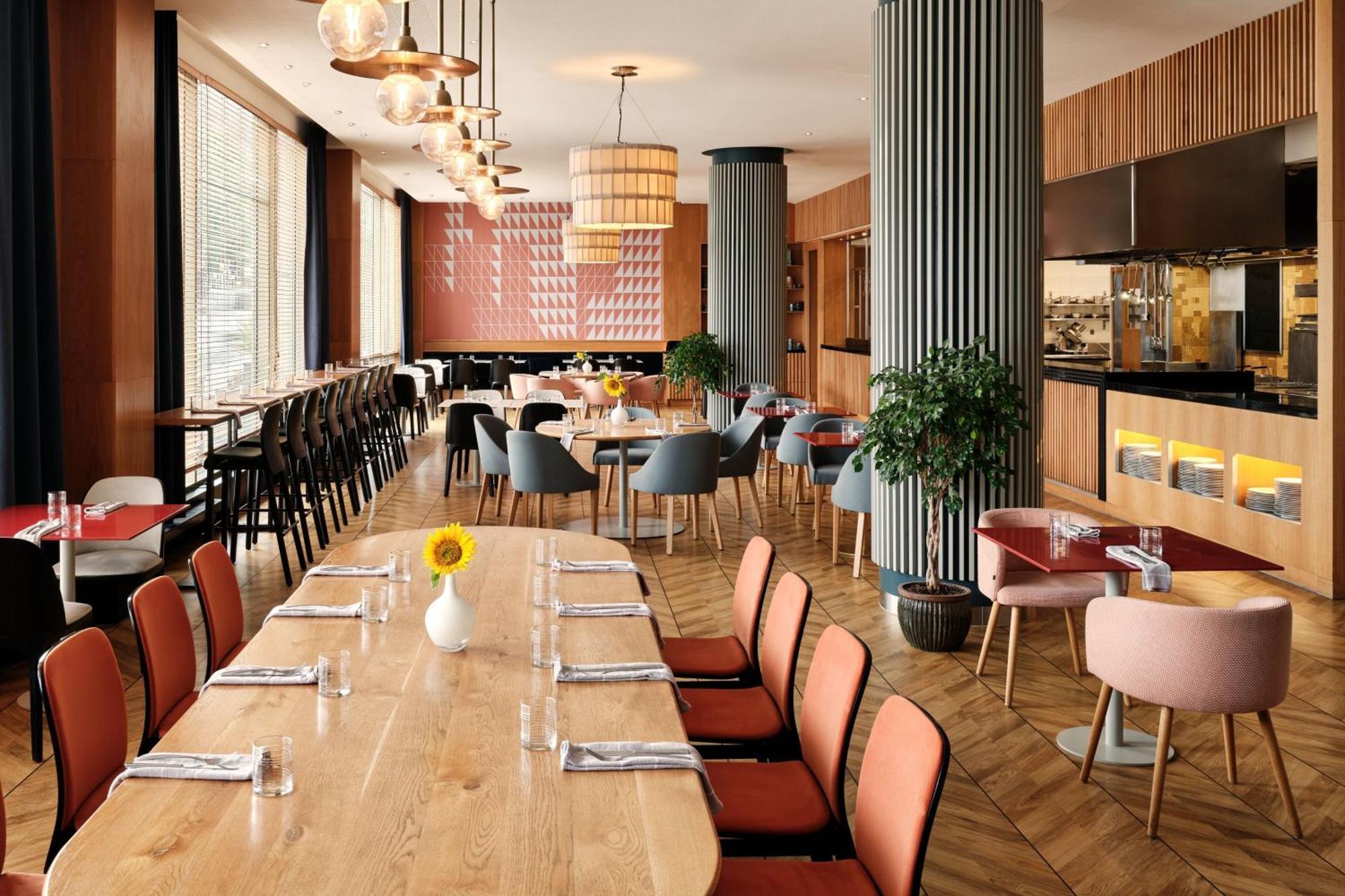 Sheraton Poznan Hotel Ngoại thất bức ảnh Restaurant