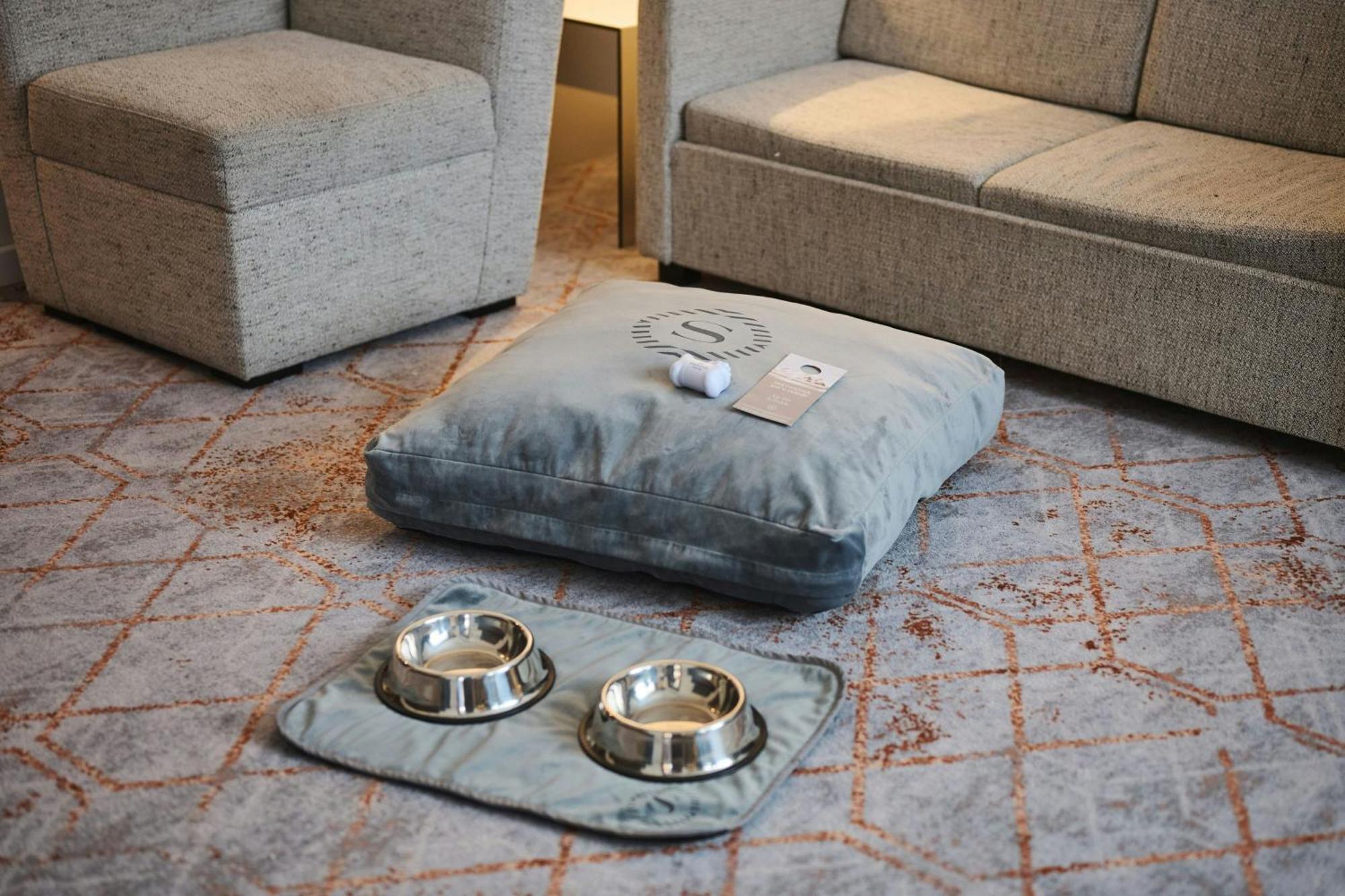 Sheraton Poznan Hotel Ngoại thất bức ảnh A floor cushion