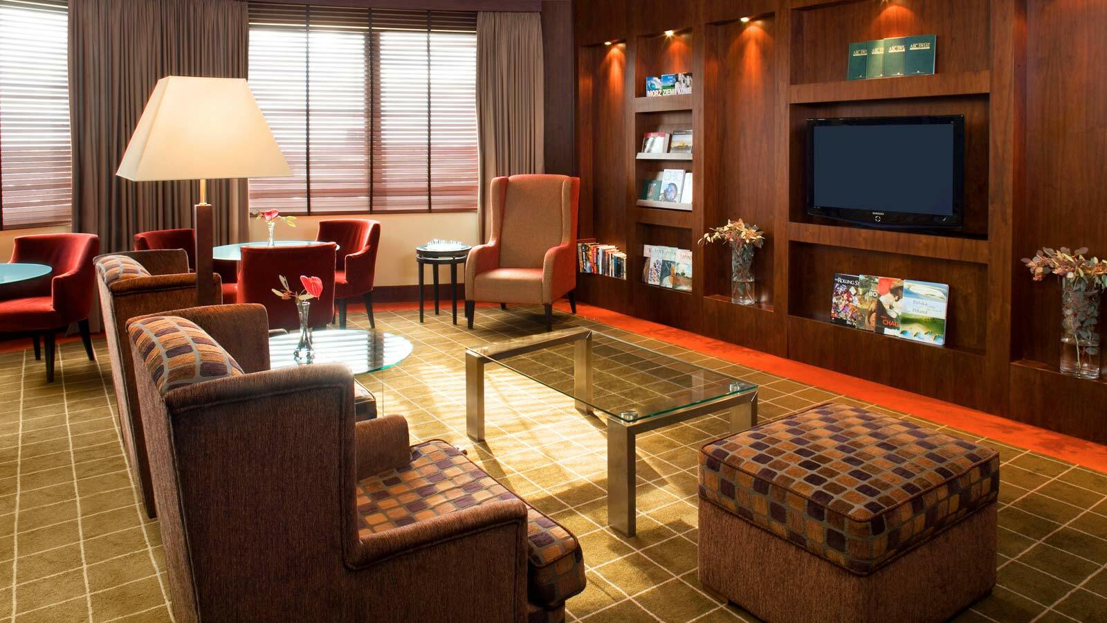 Sheraton Poznan Hotel Ngoại thất bức ảnh The Club at London Heathrow Airport